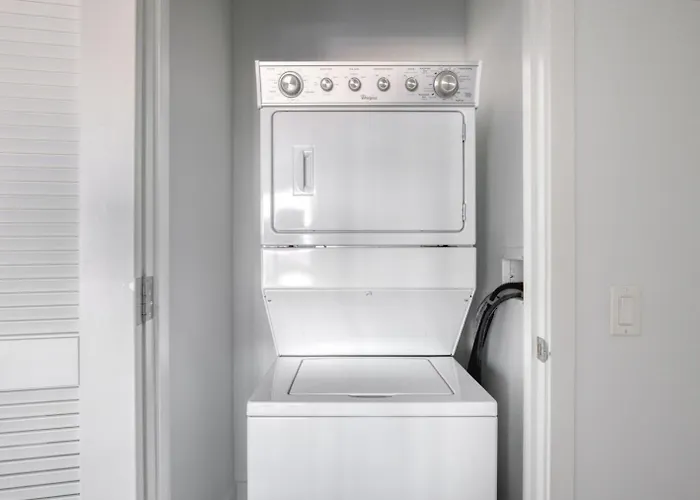 Apartment River North 1br W Gym Pool Roof Nr Riverwalk Chi-818 Chicago