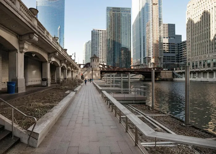 River North 1br W Gym Pool Roof Nr Riverwalk Chi-818 Apartment